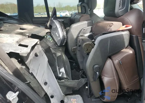 2017 Mercedes-Benz Gls 63 Amg 4Matic z USA, uszkodzony, nr VIN 4JGDF7FE0HA958925